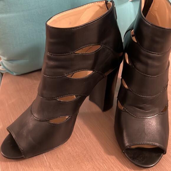 Adrienne Vittadini 4” Block open toed heels black booty Size 9m - Picture 3 of 8